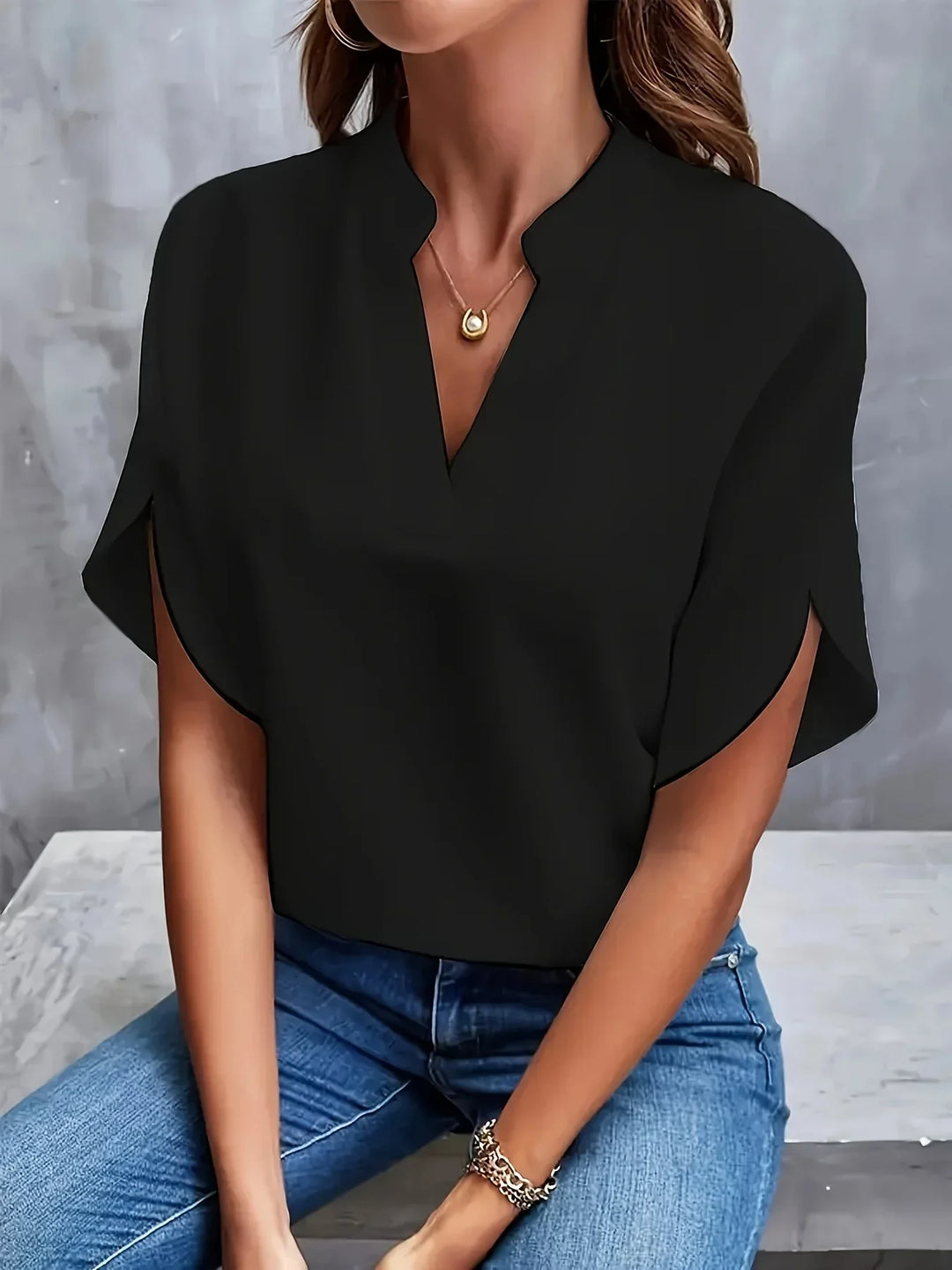 Thalia™ | Sophisticated Blouse with Tailored Design - Lisa New York